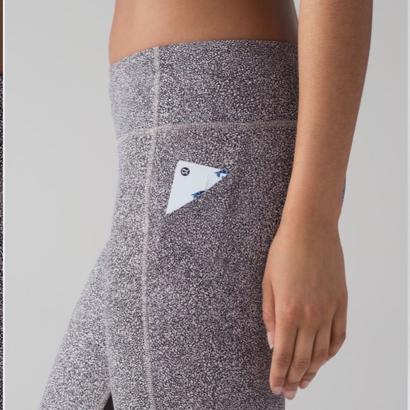 LuLuLemon Pace Rival Crop Leggings 22” - Picture 11 of 15